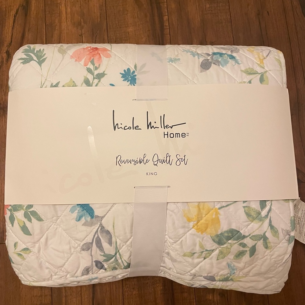 NICOLE MILLER HOME
Multipiece Spring Floral Printed Quilt Set
King size